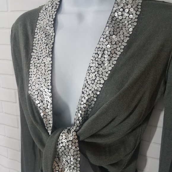 Green Tie Front White Sequin Linen/ Silk Sweater - Picture 2 of 11